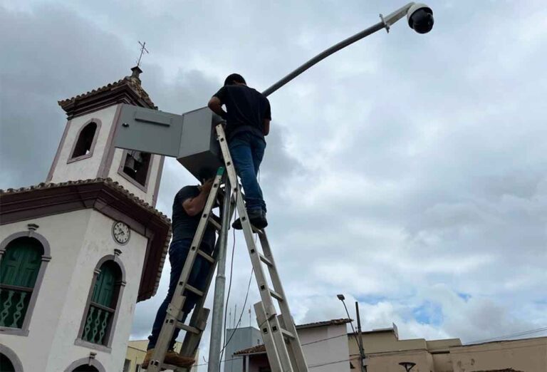Vias públicas passam a ser monitoradas pela Prefeitura em pontos estratégicos por meio de Central de vigilância de última geração; Objetivo é deixar cidade mais segura