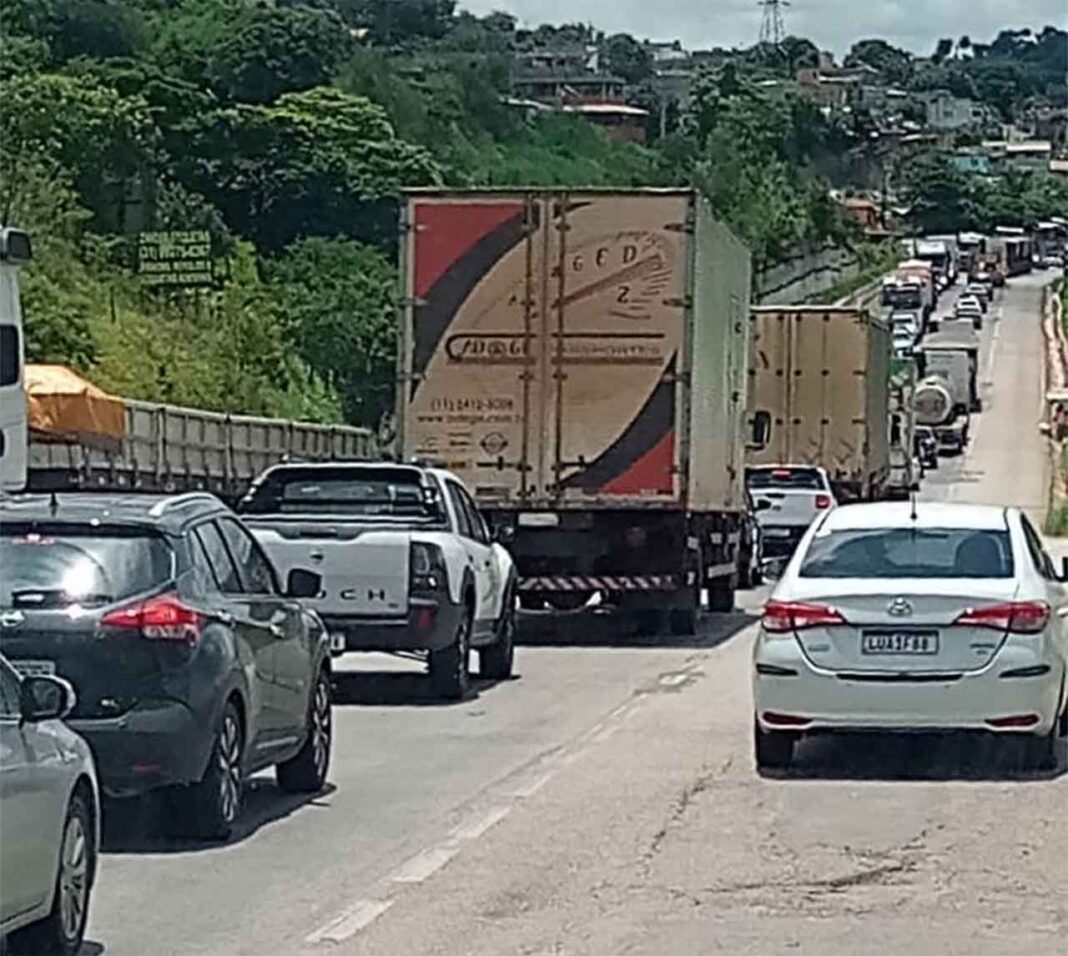 PRF realiza operação Ano Novo para garantir segurança nas estradas na virada do ano; Tráfego da BR-381 tem melhora com liberação de pista no trevo de São Gonçalo do Rio Abaixo