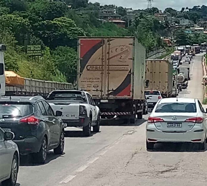 Sem Título-7 PRF realiza operação Ano Novo para garantir segurança nas estradas na virada do ano; Tráfego da BR-381 tem melhora com liberação de pista no trevo de São Gonçalo do Rio Abaixo