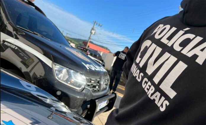 Corpo de jovem de 22 anos foi encontrado próximo à entrada da mineradora Bemisa, entre a estrada de ferro e a BR-381, em Antônio Dias; Polícia Civil apura hipótese de execução