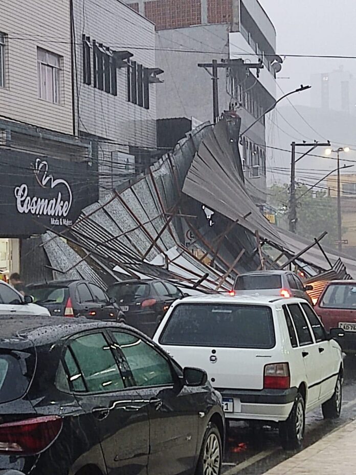 Temporal alaga João Monlevade e causa prejuízo no centro e periferia