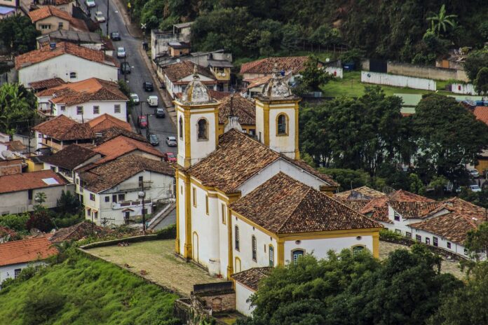 Cidade histórica de Ouro Preto bate recorde de barragens em risco do país