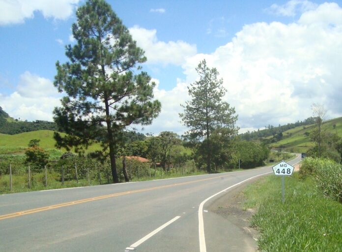 1200px-Rodovia_mg448_merces1 Multas nas estradas de MG aumentam em janeiro pela imprudência dos motoristas