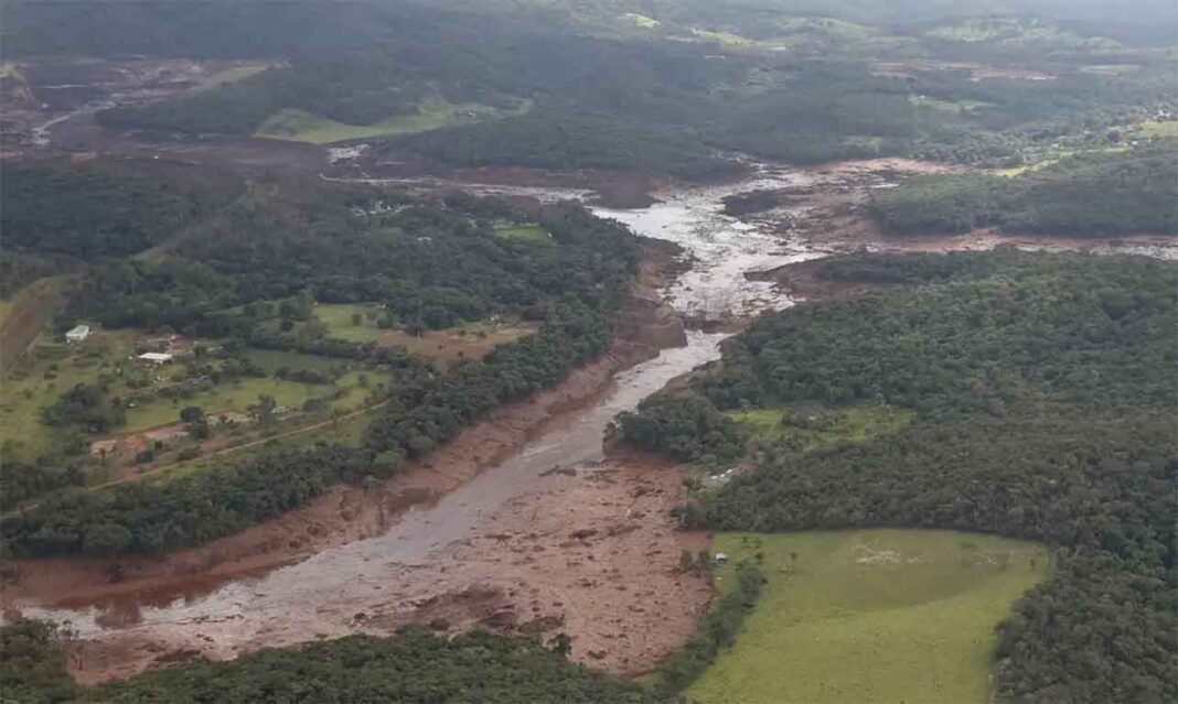 Na véspera do aniversário de 5 anos da tragédia, entidades cobram celeridade nos processos que envolvem investigados como responsáveis; Além do manifesto, exposição de fotos é apresentada em memória das vítimas