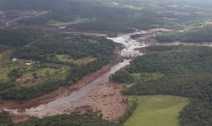 Na véspera do aniversário de 5 anos da tragédia, entidades cobram celeridade nos processos que envolvem investigados como responsáveis; Além do manifesto, exposição de fotos é apresentada em memória das vítimas