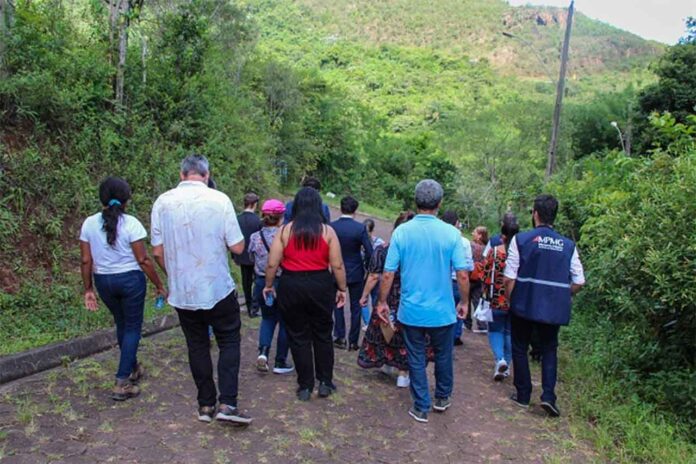 Grupo composto por membros do MPF, MPMG, AGU e TRF6 avalia impactos deixados pelo rompimento da barragem de Fundão; Reconstruída, Bento Rodrigues já abriga 60 famílias, além de marcas de um dos maiores crimes ambientais da história