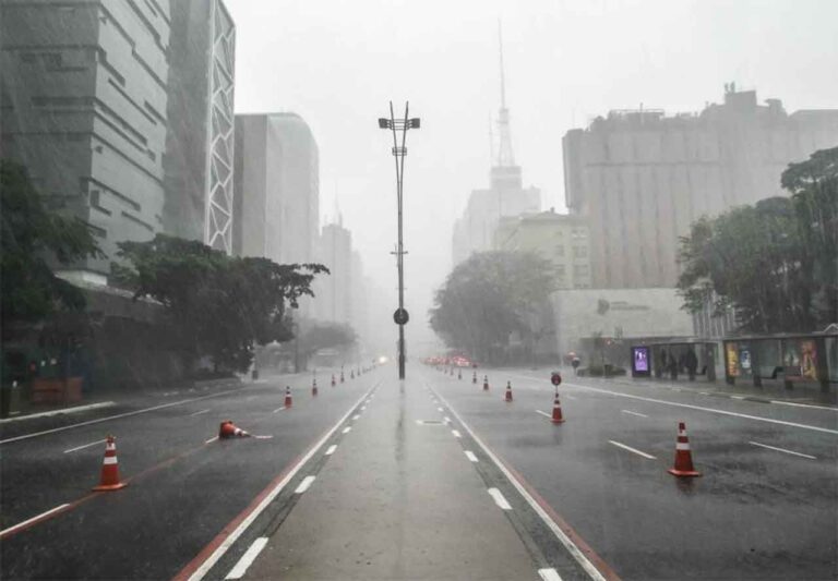 Tempestades estão previstas para várias regiões do estado; Chuvas de até 100mm podem atingir a mais de 300 municípios mineiros