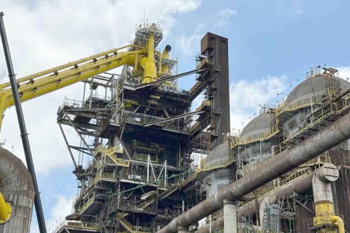 Sem Título-2 Empresa investiu R$ 2,7 bilhões para modernizar unidade capaz de produzir 3,6 milhões de toneladas de ferros gusa por ano; Usiminas já havia anunciado fechamento de alto-forno 1