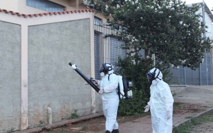 Decreto publicado no Diário Oficial do Município prevê medidas de contenção da proliferação do mosquito Aedes Aegypti; Emergência sanitária justifica autuação de quem não colaborar com o trabalho dos agentes de endemias