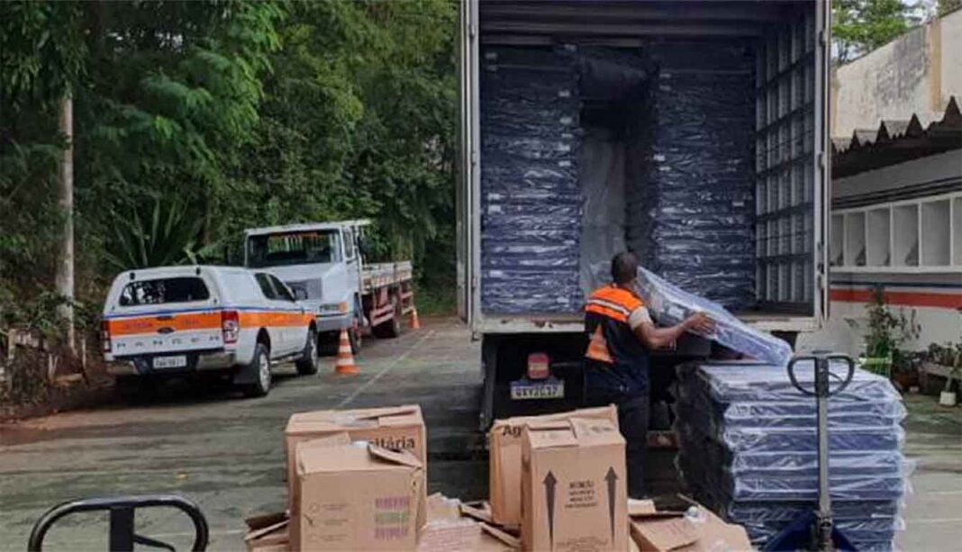 Equipes trabalham no apoio a famílias que perderam bens e precisaram sair de casa por conta de alagamentos; Municípios afetados recebem doações de alimentos e outros itens necessários