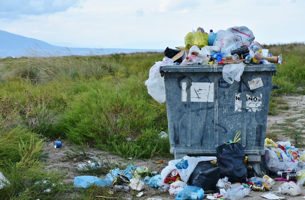 No combate a dengue, Prefeitura de Itabira notifica moradores para limpeza de lotes e terrenos