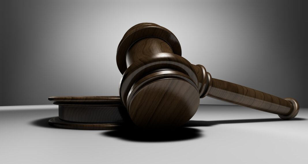 judge-3665164_1280 Governo Lula programa leilão de 56 projetos de infraestrutura, mas BR-381 fica de fora