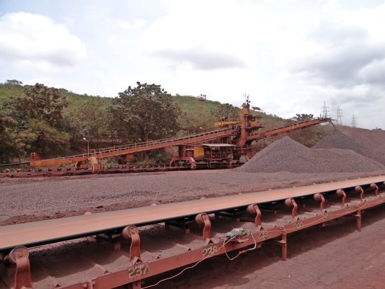 Preços do minério de ferro na China atingem máxima de três semanas