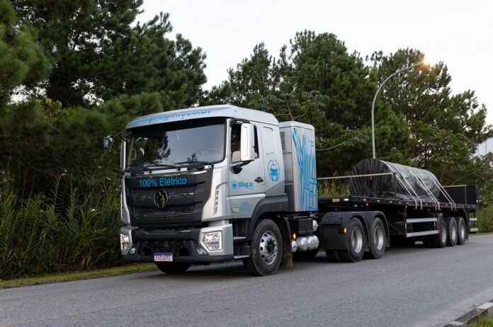 ArcelorMittal testa caminhão 100% elétrico para transporte de bobinas de aço