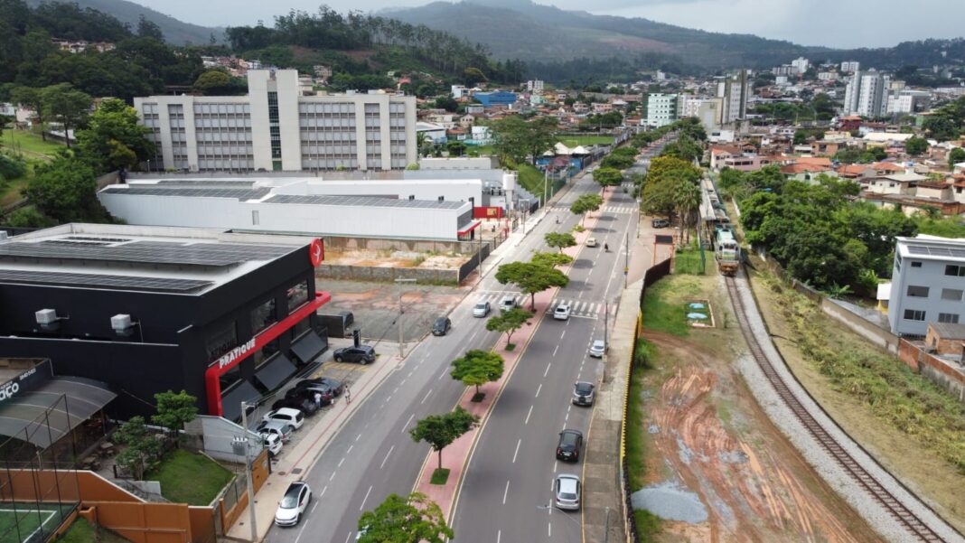 Construção da nova via resultou não só em mais segurança e modernização do bairro Caminho Novo, mas facilitou a ligação de regiões da cidade e impulsionou a economia - Série Transformação: Avenida Mauro Ribeiro Lage