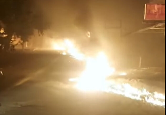 Acidente ocorreu na altura do entroncamento com a MG-5, em Belo Horizonte; Casas pegaram fogo às margens da BR-381 e moradores foram surpreendidos durante a madrugada