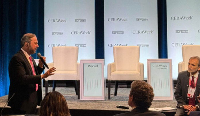 Alexandre Silveira participou do Fórum da América Latina na CERAWeek by S&P Global, em Houston; Ministro de Minas e Energia falou para autoridades e especialistas no evento