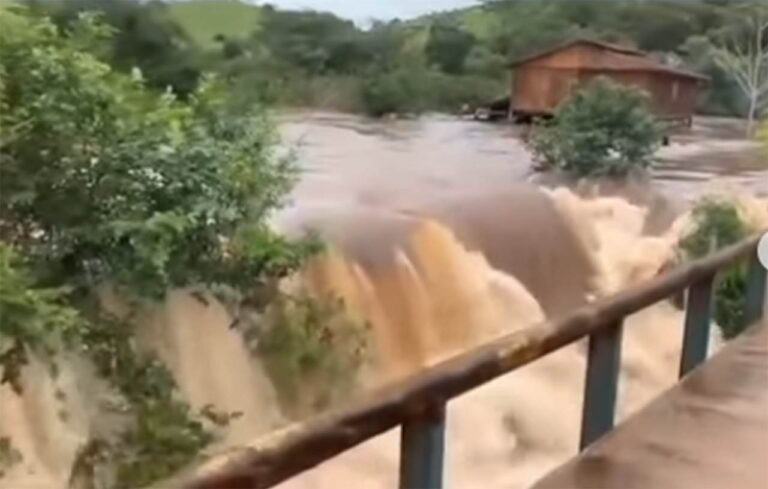 Temporais que castigaram região sudeste deixaram 160 desalojados no estado; Vídeos nas redes socais transbordamento de cursos d’água em Conceição do Mato Dentro e em Jaguaraçu durante as chuvasConceição do Mato Dentro e em Jaguaraçu durante as chuvas