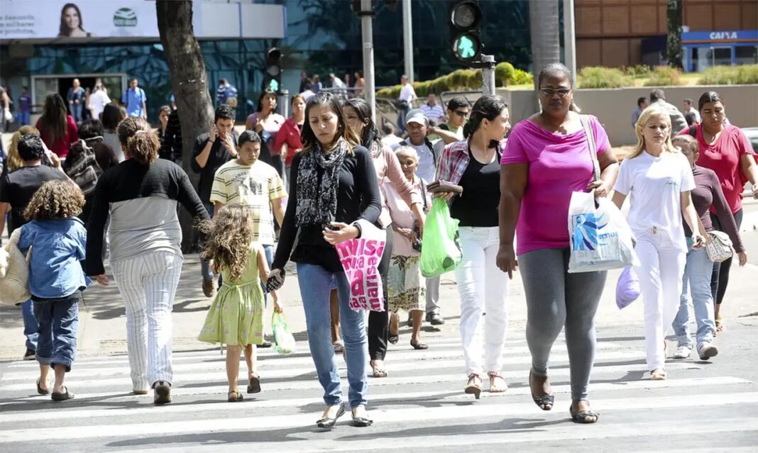 Índice representa queda de 1% em relação ao mesmo período do ano anterior; Brasil ainda tem 8,5 milhões de pessoas desocupadas - PNAD/ Desemprego