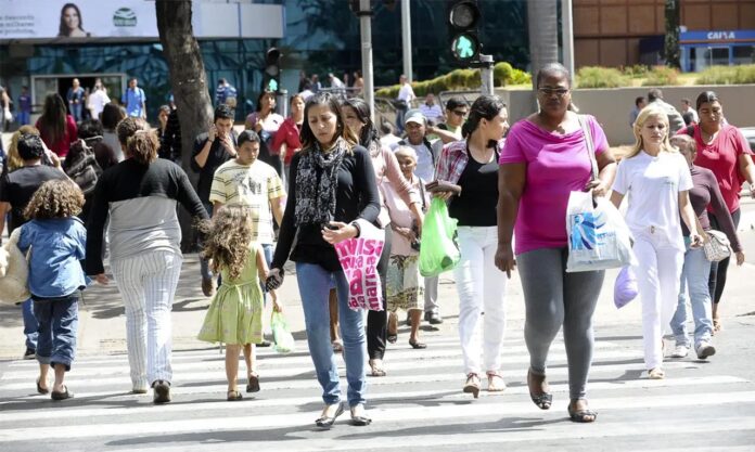 Índice representa queda de 1% em relação ao mesmo período do ano anterior; Brasil ainda tem 8,5 milhões de pessoas desocupadas - PNAD/ Desemprego