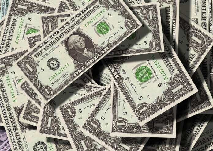 dollars-499481_1280 Mineração brasileira: dois financiamentos visam captar até US$ 950 milhões