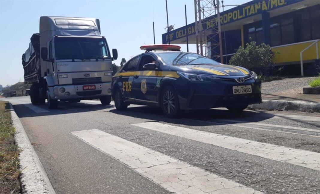 Unidade de vacinação móvel estará instalada na próxima quarta-feira (17) no km 499 da rodovia, no posto da PRF, em Betim - BR-381