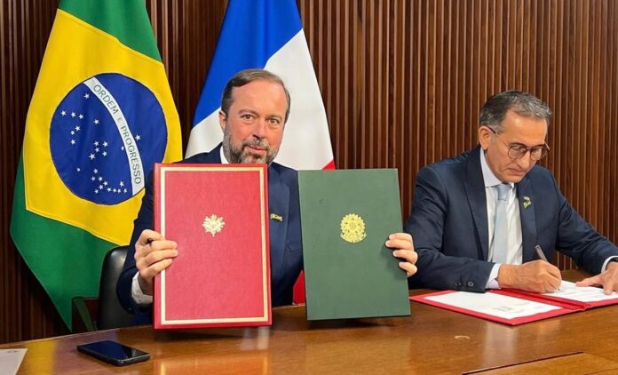Sem Título-14 Com a transição energética na pauta dos dois governos, ministro Alexandre da Silveira assinou Declaração de Intenção Conjunta sobre a Cooperação Franco-Brasileira em Minerais Estratégicos