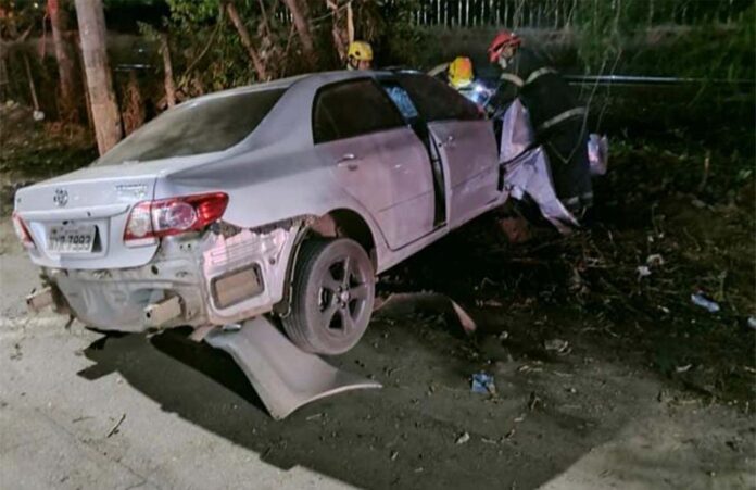 Sem Título-4 Carro saiu da pista e bateu em árvore às margens da rodovia, próximo ao Shopping Vale do Aço; Vítimas foram encaminhadas para unidades de saúde da cidade, uma delas em estado grave - BR-381