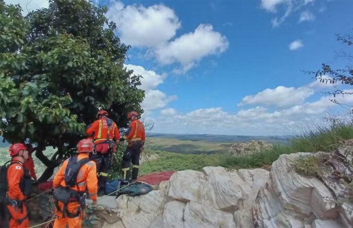 Rapaz de 22 anos sumiu enquanto participava de uma confraternização com amigos em Santana do Riacho; Bombeiros usaram helicóptero, cães e drones nas buscas
