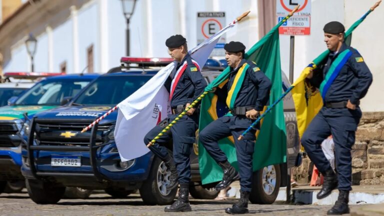 Prefeitura empossa 33 novos agentes da Guarda Civil de Mariana Prefeitura empossa 33 novos agentes da Guarda Civil de Mariana