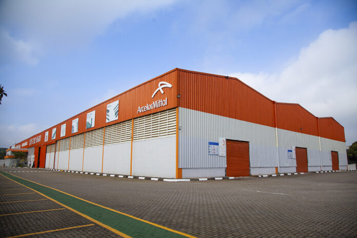2 Unidade recém-inaugurada visa ampliar a agilidade nas entregas realizadas na Região Metropolitana de São Paulo; ArcelorMittal produz anualmente 15,5 milhões de toneladas de aço bruto e de 5,1 milhões de toneladas de minério de ferro