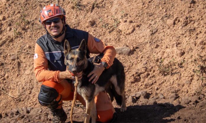 Sem Título-1 Equipe com mais 15 militares e dois cães seguiram para missão de busca e salvamento de pessoas desaparecidas na região de Bento Gonçalves; Bombeiros já haviam enviado outras duas equipes à região