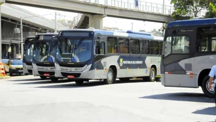Sem Título-12 Empregados cobram pagamento de vale-alimentação e melhorias nas condições de trabalho; Paralisação deve gerar corte nos pagamentos ao consórcio de transporte coletivo