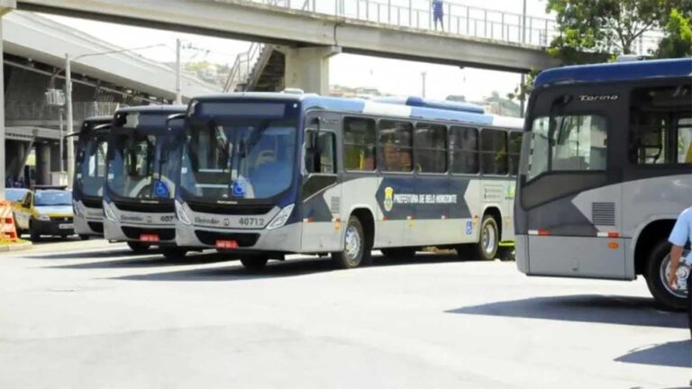 Empregados cobram pagamento de vale-alimentação e melhorias nas condições de trabalho; Paralisação deve gerar corte nos pagamentos ao consórcio de transporte coletivo