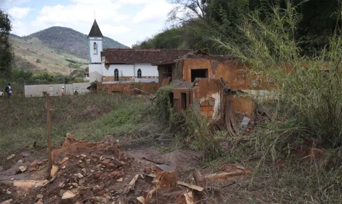 Advocacia-Geral da União pediu à Justiça Federal de Minas Gerais que obrigue as mineradoras Samarco, Vale e BHP a depositar o valor no prazo de 15 diaspara reparação dos prejuízos pelo rompimento da barragem de Fundão, ocorrido em novembro de 2015