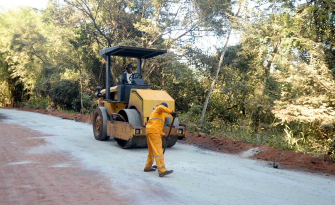 Sem Título-17 Além de facilitar acesso a Estação de Peti, pavimentação vai melhorar qualidade de vida da população que vive às margens da via que também dá acesso a Santa Bárbara e à BR-381