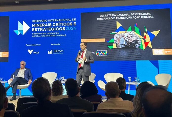 Tragédia climática no Rio Grande do Sul foi citada para exemplificar a necessidade de transformar a produção mineral no país; Ibram fecha programação de Seminário Internacional de Minerais Críticos e Estratégicos nesta quarta-feira (8)
