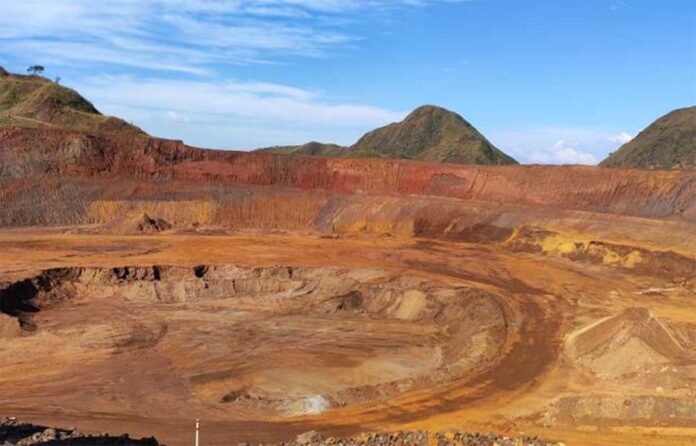 Visita de comissão da ALMG à Empabra é motivada por denúncias de que a mineradora utiliza uma licença de recuperação de uma área degradada para continuar extração mineral; Empresa impedida de explorar a área desde 2018 nega irregularidades
