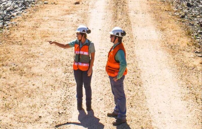 A Vale também proporciona benefícios adicionais, como plano de saúde, plano odontológico, auxílio-transporte e oportunidades de desenvolvimento profissional