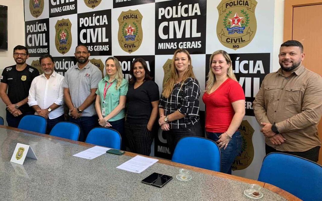 Iniciativa inédita envolve Prefeitura, empresas da mineração e Polícia Civil e busca conferir empoderamento das vítimas diante do quadro de violência; Primeira etapa da parceria resultou na contratação de 20 mulheres