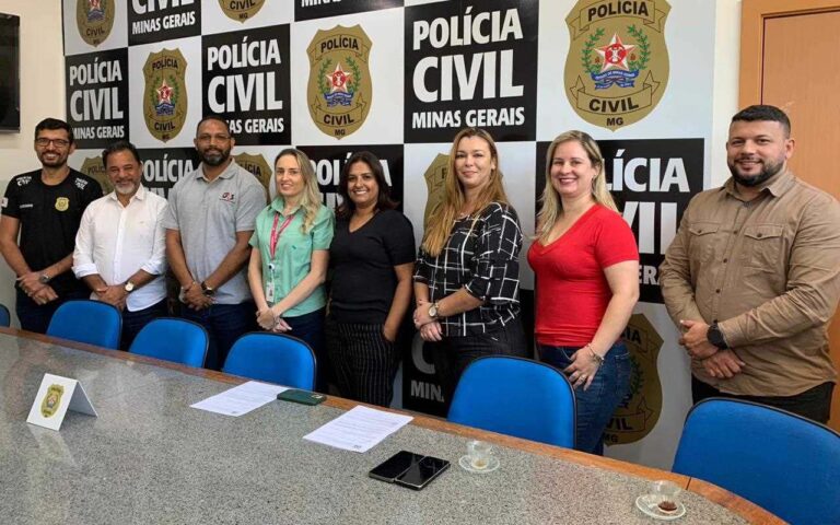 Iniciativa inédita envolve Prefeitura, empresas da mineração e Polícia Civil e busca conferir empoderamento das vítimas diante do quadro de violência; Primeira etapa da parceria resultou na contratação de 20 mulheres