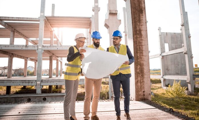 architect-3979490_1280 Multinacional de engenharia e TI abre vagas de emprego em MG