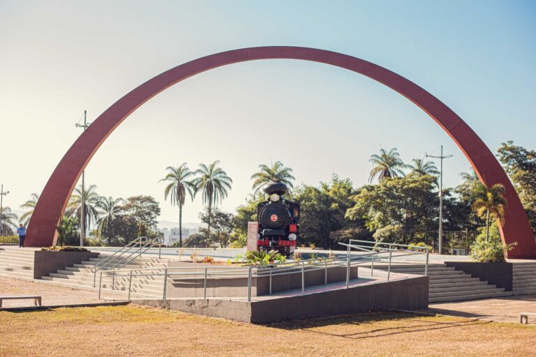 Com investimento de pouco mais de R$ 650 mil, prefeitura de Itabria reforma Maria Fumaça e Arco que a abriga na Praça do Areão