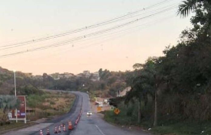 Movimento acompanha processo de licitações para duplicação dos trechos entre a capital e Governador Valadares; Cerca de 2 mil pessoas que vivem às margens da BR-381 serão realocadas