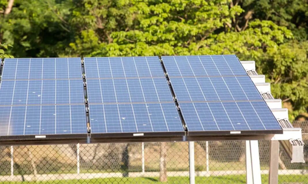 Desde 2012, setor foi responsável por R$ 60,7 bilhões em investimentos e gerou mais de 424 mil empregos verdes; Brasil se tornou em 2023 o terceiro maior mercado do mundo em energia solar