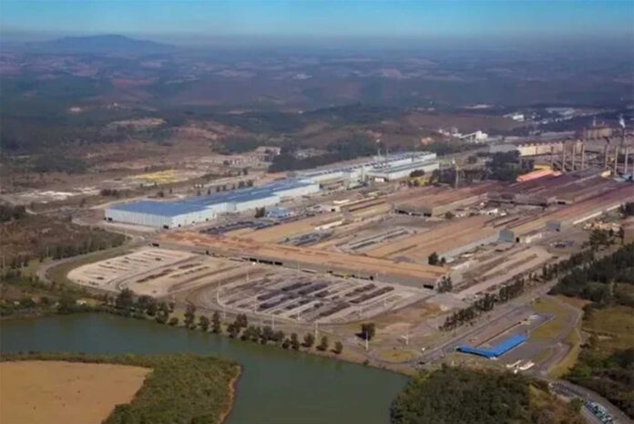 Após deixar Barão de Cocais atônita com desligamento repentino de sua unidade de siderurgia, Gerdau confirmou que está investindo cerca de R$ 7,5 bilhões no Brasil; Medidas do governo trazem expectativa ao segmento