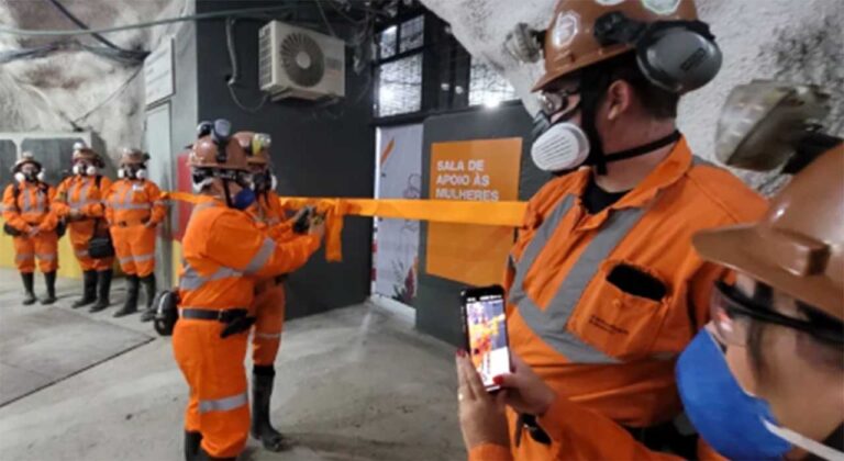 Espaço aberto esta semana oferece itens especiais de higiene, como absorventes, lenços umedecidos e uniformes higienizados para casos excepcionais; Iniciativa está ligada aos Comitês de Mulheres da empresa