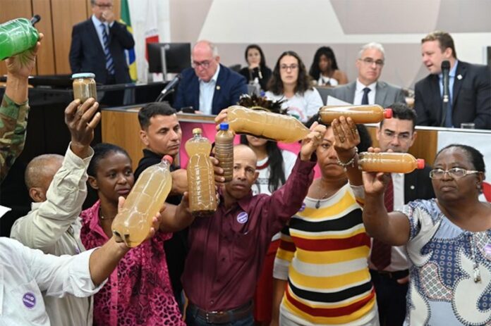 Comunidades afetadas em Belo Oriente e Caratinga sofrem com falta de acesso a água potável há quase uma década após o rompimento; Qualidade da água da bacia do Doce é tema de audiência públicaaudiência pública
