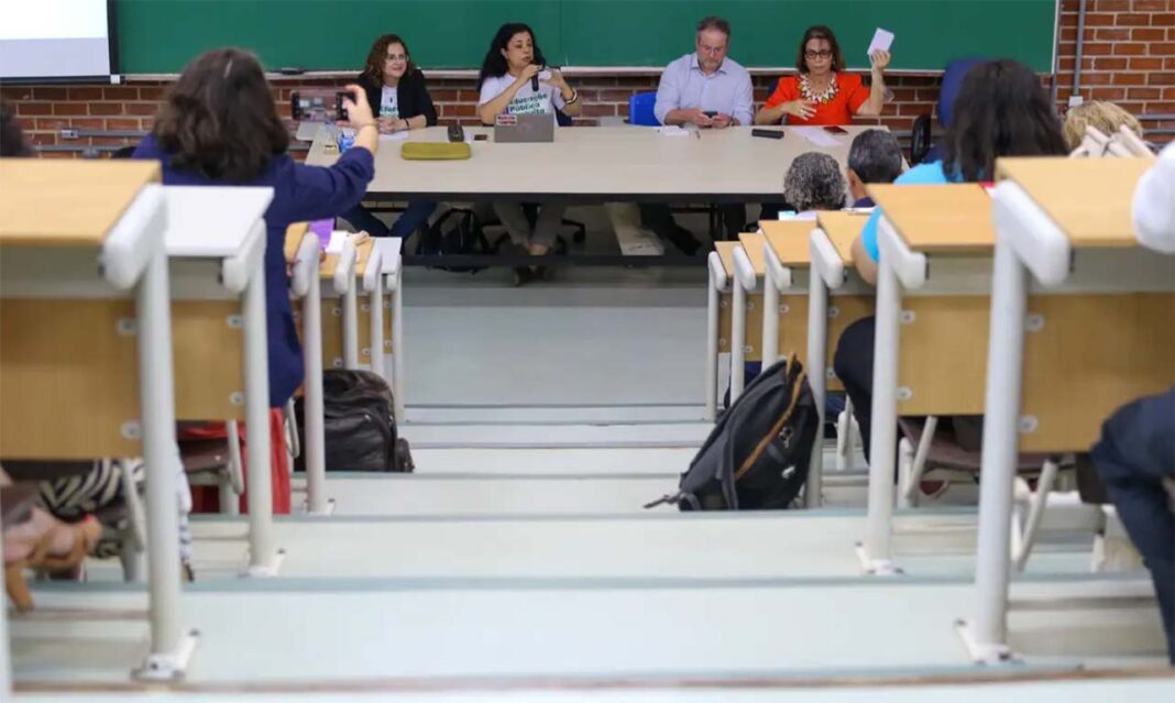Sem Título-28 Entidade que representam os professores têm criticado a defasagem nos orçamentos e a intervenção no pleno funcionamento das universidades