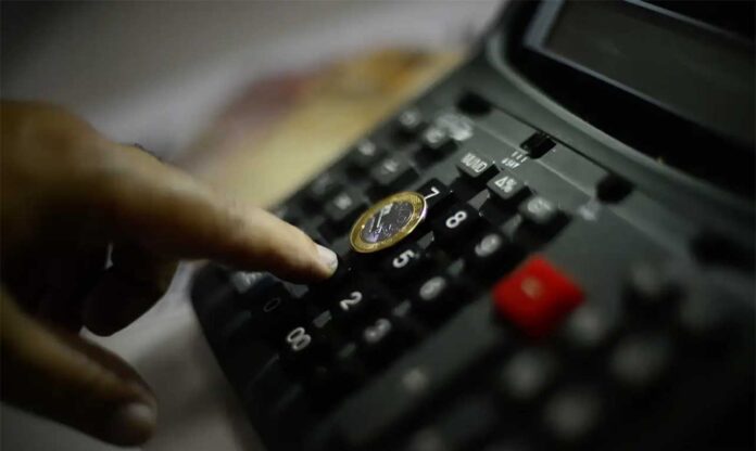 PIB teve alta de 0,8% no primeiro trimestre; Serviço e agropecuária puxaram alta, mas indústria apresenta quadro de estagnação, segundo os dados do IBGE